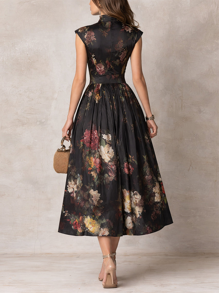 Robe midi fleurie noire à découpe cœur