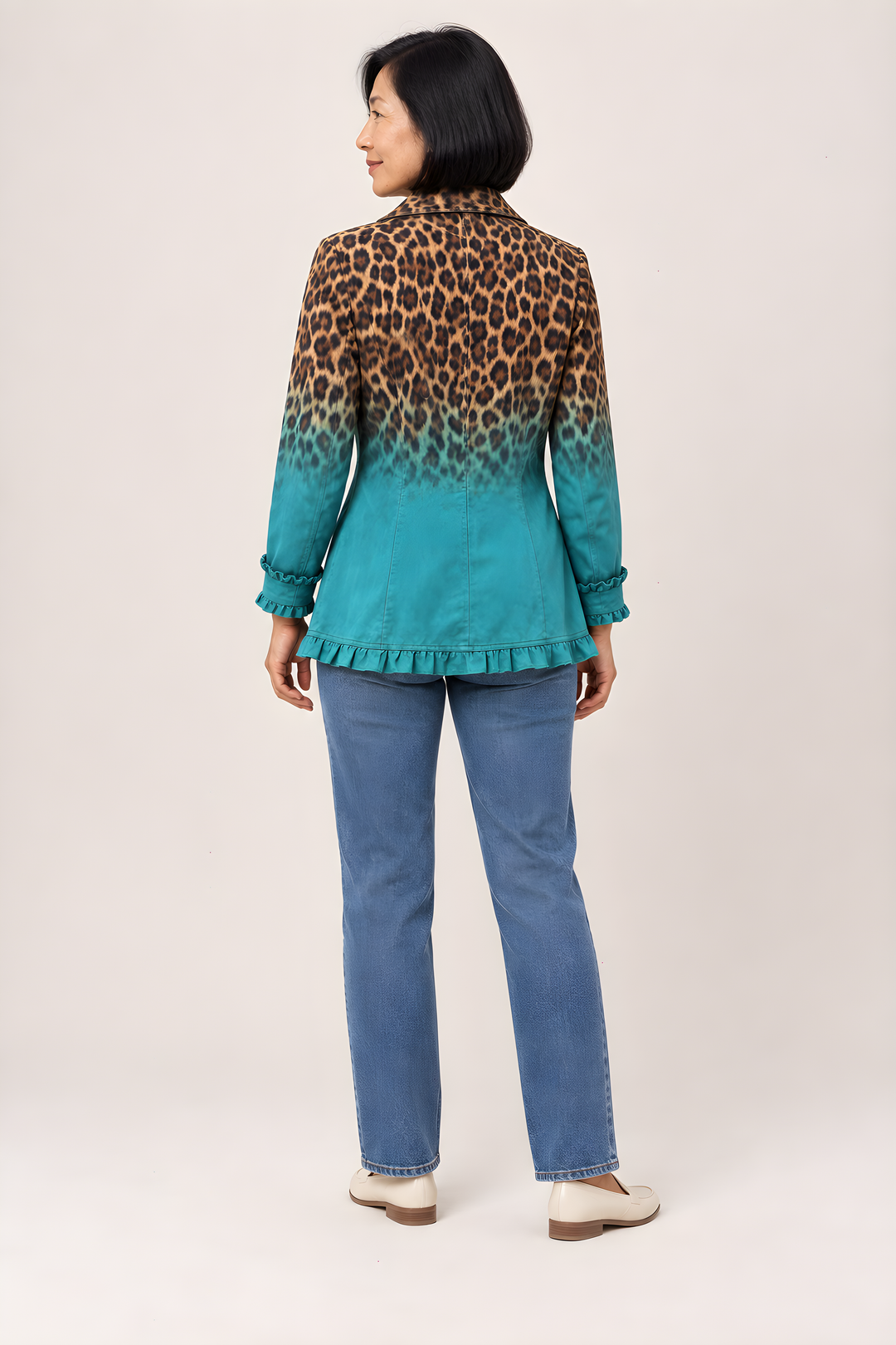 Veste Blazer Elspeth Léopard Dégradé à Volants en Turquoise, vue de dos