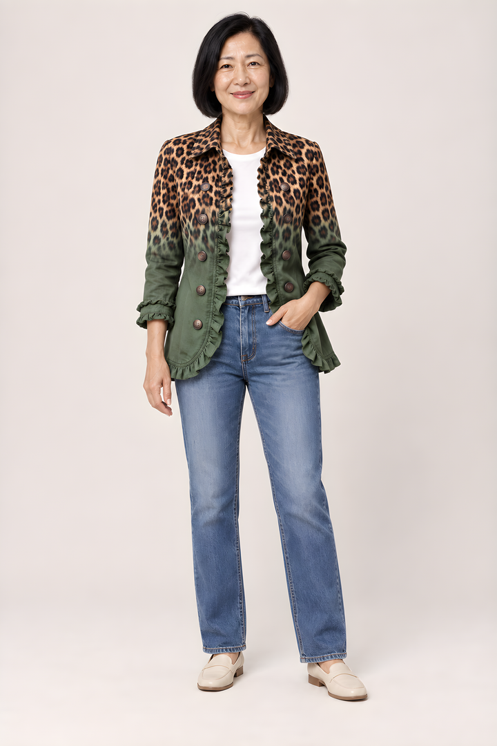 Veste Blazer Elspeth Léopard Dégradé à Volants en Turquoise, vue en pied, studio