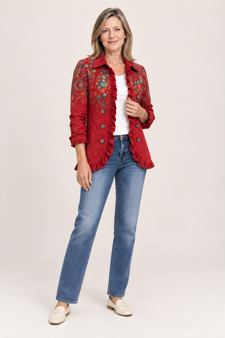 Veste Fayrene Bohème Paisley à Volants en Rouge, vue trois-quarts, studio