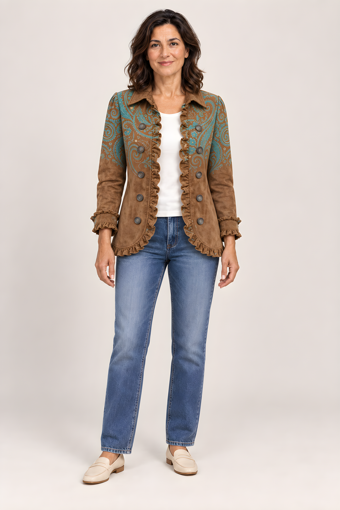 Veste Goldenridge Paisley à Volants en Marron, vue en pied, studio