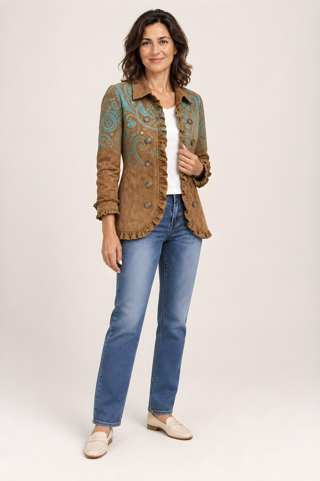 Veste Goldenridge Paisley à Volants en Marron, vue trois-quarts, studio