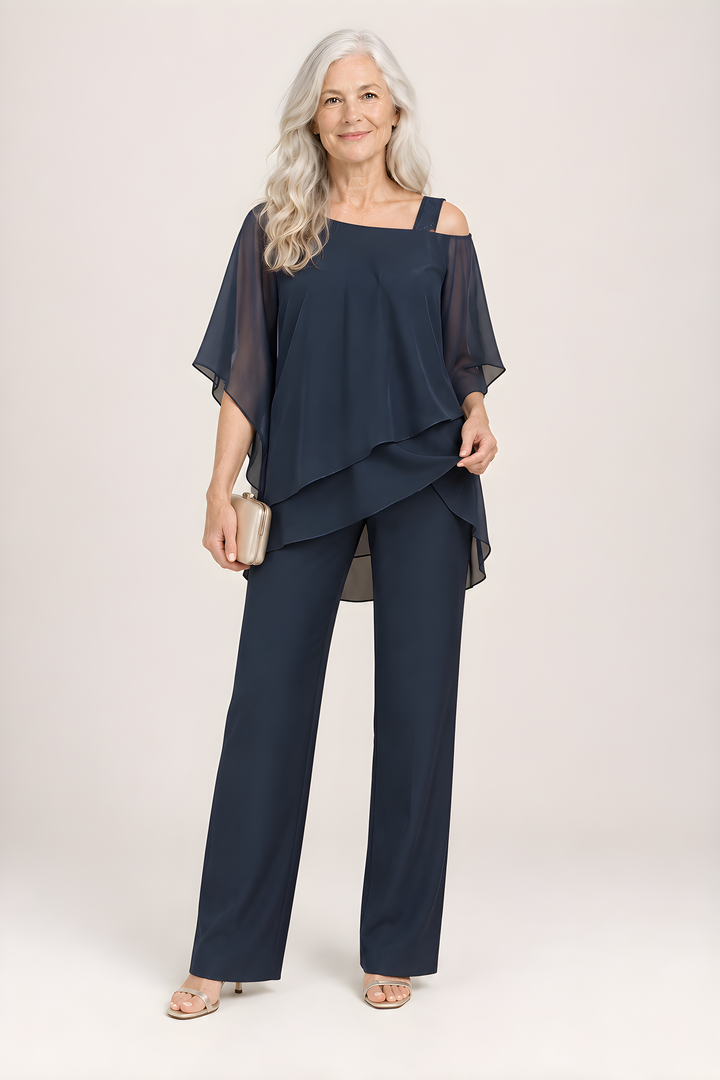 Ensemble deux pièces superposé Mariella en bleu marine, vue studio pleine longueur