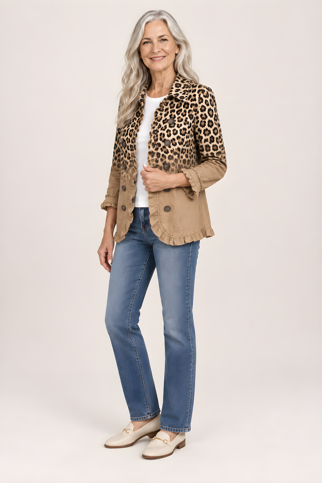 Veste Tawny Léopard Dégradé Vintage à Volants en Léopard tan, vue trois-quarts, studio